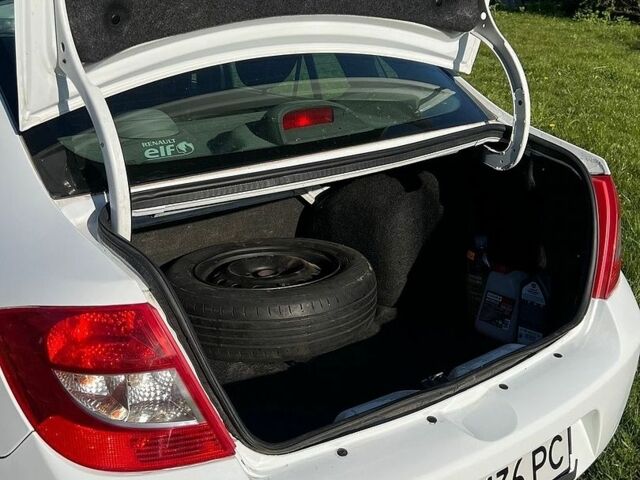 Белый Рено Симбол, объемом двигателя 1.39 л и пробегом 240 тыс. км за 5000 $, фото 13 на Automoto.ua