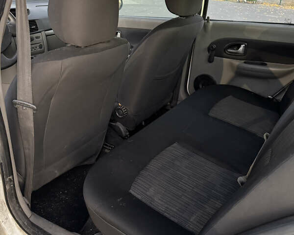 Білий Рено Сімбол, об'ємом двигуна 1.39 л та пробігом 258 тис. км за 2899 $, фото 13 на Automoto.ua