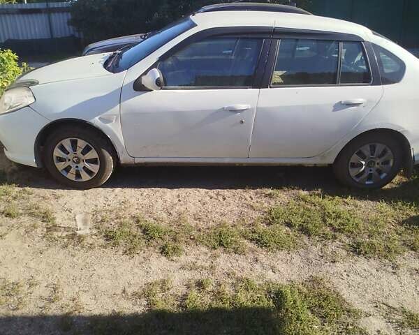 Білий Рено Сімбол, об'ємом двигуна 1.39 л та пробігом 260 тис. км за 4200 $, фото 3 на Automoto.ua