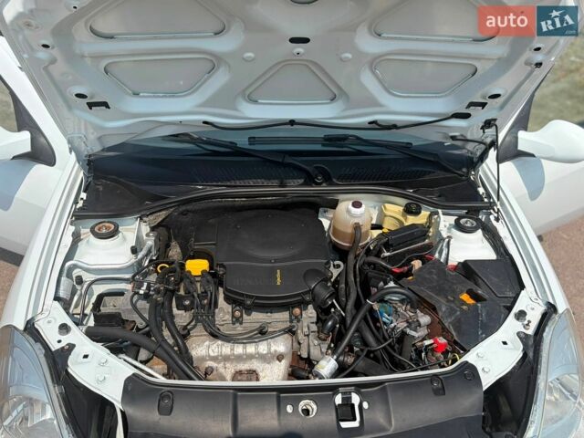 Білий Рено Сімбол, об'ємом двигуна 1.4 л та пробігом 186 тис. км за 3900 $, фото 12 на Automoto.ua