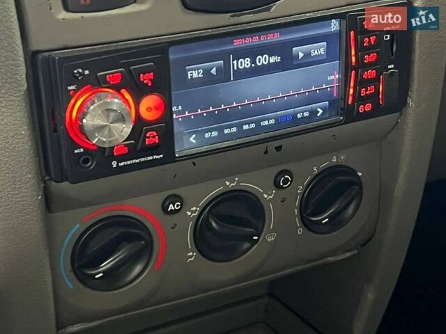 Белый Рено Симбол, объемом двигателя 1.6 л и пробегом 332 тыс. км за 3999 $, фото 16 на Automoto.ua