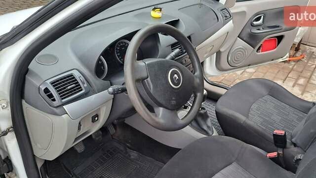 Білий Рено Сімбол, об'ємом двигуна 1.39 л та пробігом 160 тис. км за 4900 $, фото 1 на Automoto.ua