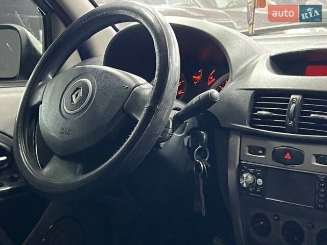 Белый Рено Симбол, объемом двигателя 1.6 л и пробегом 332 тыс. км за 3999 $, фото 9 на Automoto.ua