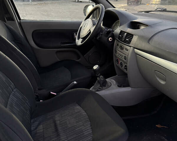 Білий Рено Сімбол, об'ємом двигуна 1.39 л та пробігом 258 тис. км за 2899 $, фото 17 на Automoto.ua