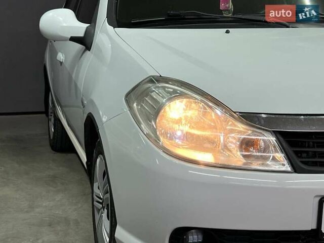 Белый Рено Симбол, объемом двигателя 1.6 л и пробегом 332 тыс. км за 3999 $, фото 1 на Automoto.ua