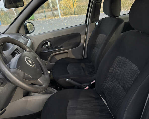 Білий Рено Сімбол, об'ємом двигуна 1.39 л та пробігом 258 тис. км за 2899 $, фото 12 на Automoto.ua