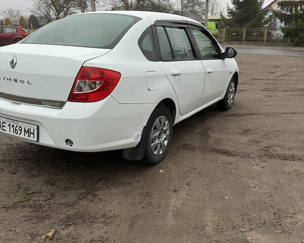 Белый Рено Симбол, объемом двигателя 1.39 л и пробегом 268 тыс. км за 3350 $, фото 5 на Automoto.ua