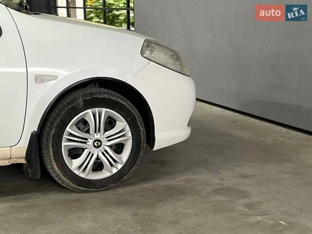 Белый Рено Симбол, объемом двигателя 1.6 л и пробегом 332 тыс. км за 3999 $, фото 6 на Automoto.ua