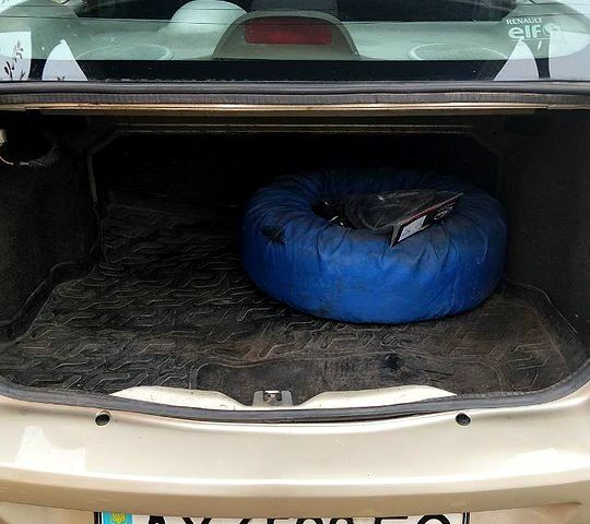 Бежевый Рено Симбол, объемом двигателя 1.4 л и пробегом 301 тыс. км за 3100 $, фото 11 на Automoto.ua