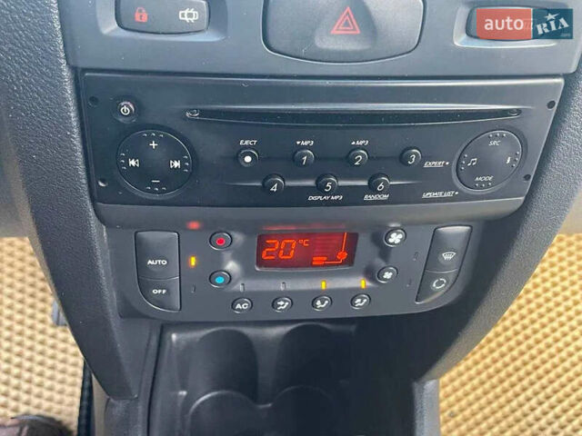 Бежевий Рено Сімбол, об'ємом двигуна 1.39 л та пробігом 83 тис. км за 4500 $, фото 7 на Automoto.ua