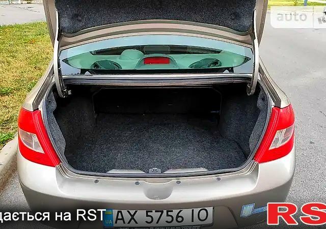 Бежевый Рено Симбол, объемом двигателя 14 л и пробегом 169 тыс. км за 4300 $, фото 5 на Automoto.ua