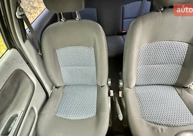 Черный Рено Симбол, объемом двигателя 1.39 л и пробегом 312 тыс. км за 5023 $, фото 13 на Automoto.ua