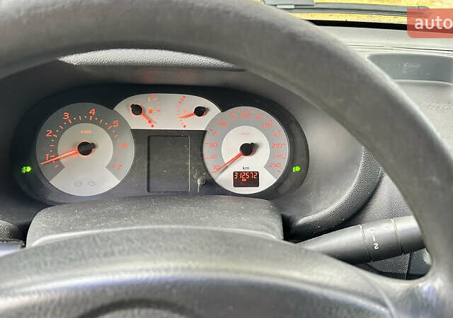 Черный Рено Симбол, объемом двигателя 1.39 л и пробегом 312 тыс. км за 5023 $, фото 4 на Automoto.ua