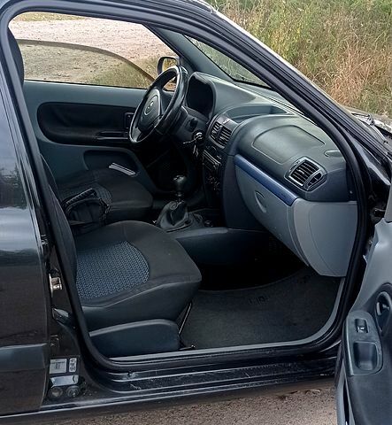 Чорний Рено Сімбол, об'ємом двигуна 1.4 л та пробігом 250 тис. км за 3650 $, фото 9 на Automoto.ua