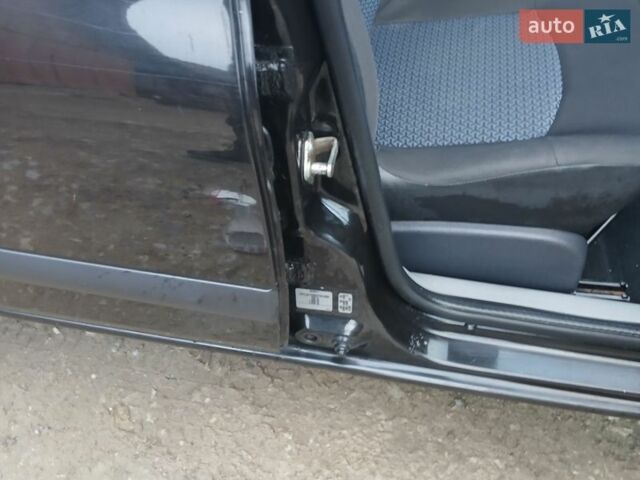 Черный Рено Симбол, объемом двигателя 1.39 л и пробегом 262 тыс. км за 3500 $, фото 23 на Automoto.ua