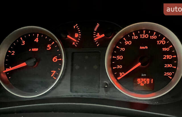 Чорний Рено Сімбол, об'ємом двигуна 1.39 л та пробігом 99 тис. км за 4250 $, фото 6 на Automoto.ua