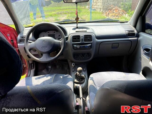 Красный Рено Симбол, объемом двигателя 1.4 л и пробегом 274 тыс. км за 2700 $, фото 6 на Automoto.ua