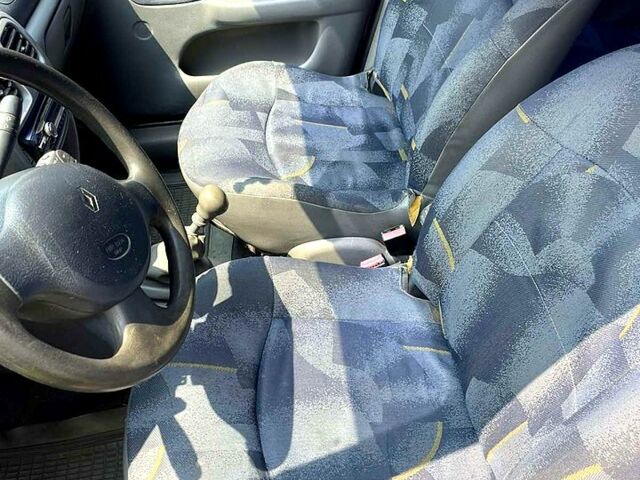 Красный Рено Симбол, объемом двигателя 1.4 л и пробегом 274 тыс. км за 2700 $, фото 5 на Automoto.ua