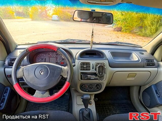 Красный Рено Симбол, объемом двигателя 1.4 л и пробегом 190 тыс. км за 3200 $, фото 4 на Automoto.ua