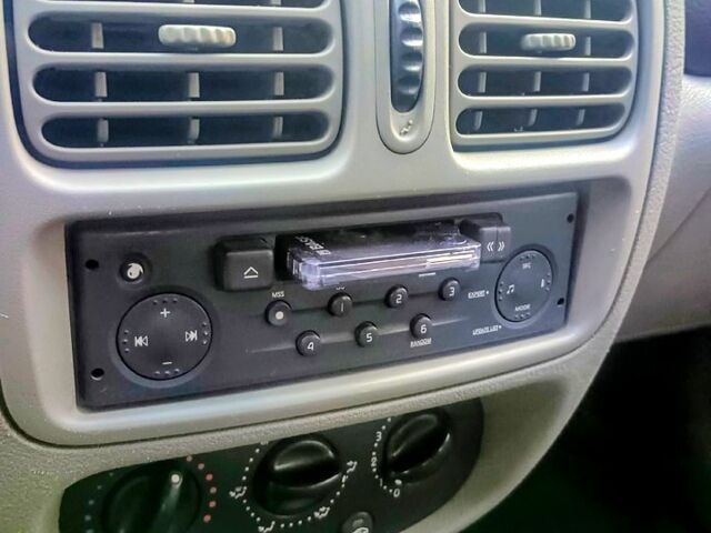 Червоний Рено Сімбол, об'ємом двигуна 1.4 л та пробігом 220 тис. км за 4550 $, фото 10 на Automoto.ua