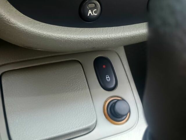 Красный Рено Симбол, объемом двигателя 1.4 л и пробегом 220 тыс. км за 4550 $, фото 13 на Automoto.ua