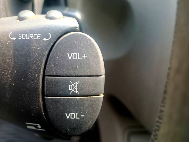 Красный Рено Симбол, объемом двигателя 1.4 л и пробегом 220 тыс. км за 4550 $, фото 12 на Automoto.ua