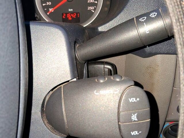 Красный Рено Симбол, объемом двигателя 1.1 л и пробегом 217 тыс. км за 4000 $, фото 11 на Automoto.ua