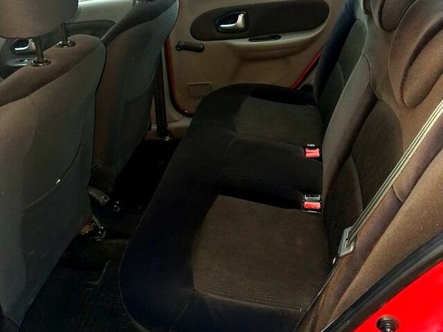 Красный Рено Симбол, объемом двигателя 1.1 л и пробегом 217 тыс. км за 4000 $, фото 4 на Automoto.ua