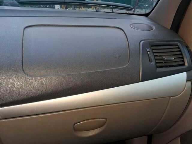 Красный Рено Симбол, объемом двигателя 1.1 л и пробегом 217 тыс. км за 4000 $, фото 9 на Automoto.ua