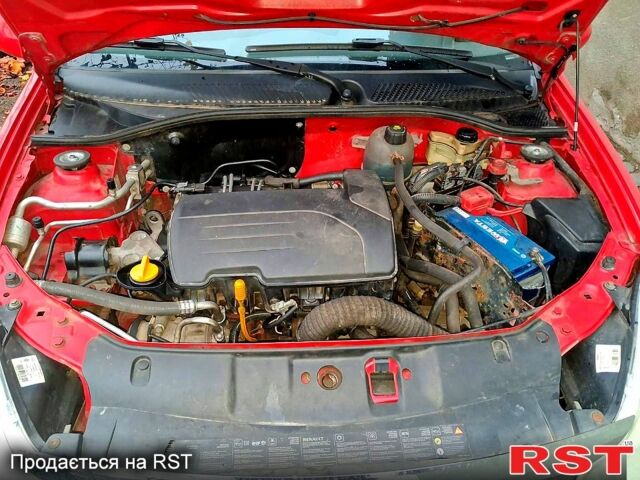 Красный Рено Симбол, объемом двигателя 1.1 л и пробегом 217 тыс. км за 4000 $, фото 12 на Automoto.ua