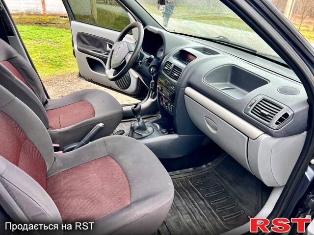 Рено Симбол, объемом двигателя 1.4 л и пробегом 75 тыс. км за 3950 $, фото 11 на Automoto.ua