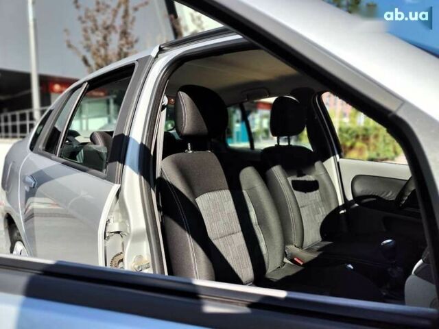 Рено Симбол, объемом двигателя 1.4 л и пробегом 130 тыс. км за 3990 $, фото 28 на Automoto.ua
