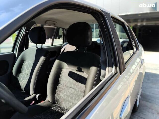 Рено Симбол, объемом двигателя 1.4 л и пробегом 130 тыс. км за 3990 $, фото 3 на Automoto.ua