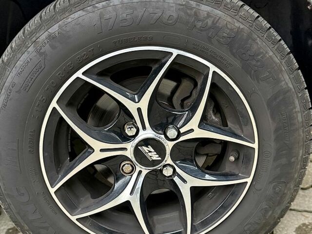 Серый Рено Симбол, объемом двигателя 1.4 л и пробегом 280 тыс. км за 2750 $, фото 2 на Automoto.ua