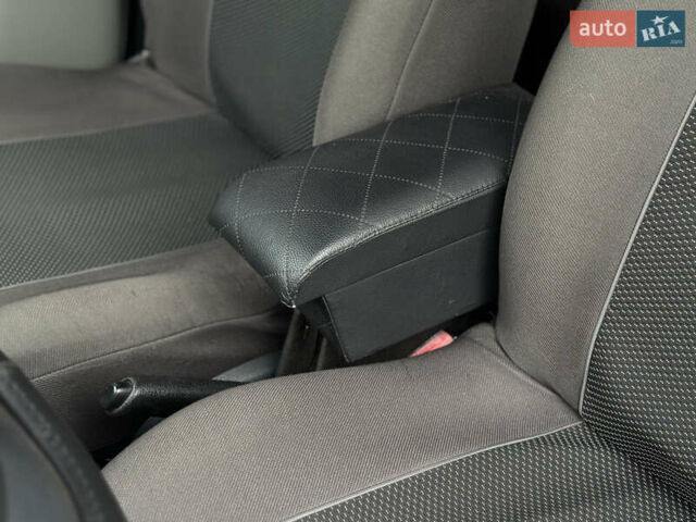 Сірий Рено Сімбол, об'ємом двигуна 1.39 л та пробігом 239 тис. км за 4100 $, фото 38 на Automoto.ua