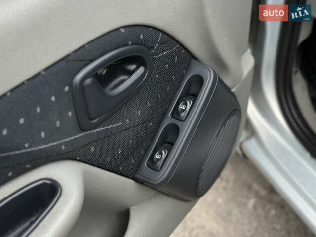Сірий Рено Сімбол, об'ємом двигуна 1.39 л та пробігом 239 тис. км за 4100 $, фото 23 на Automoto.ua