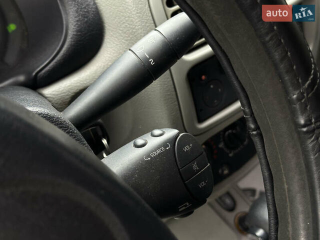 Сірий Рено Сімбол, об'ємом двигуна 1.39 л та пробігом 239 тис. км за 4100 $, фото 34 на Automoto.ua