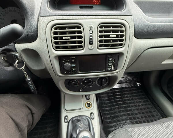 Рено Сімбол 2004 у Кременчуге на Automoto.ua Сірий Рено Сімбол, об'ємом двигуна 1.4 л та пробігом 190 тис. км за 2750 $, фото 31 на Automoto.ua