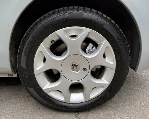 Рено Сімбол 2004 у Кременчуге на Automoto.ua Сірий Рено Сімбол, об'ємом двигуна 1.4 л та пробігом 190 тис. км за 2750 $, фото 16 на Automoto.ua