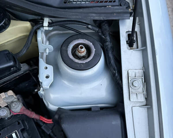 Рено Сімбол 2004 у Кременчуге на Automoto.ua Сірий Рено Сімбол, об'ємом двигуна 1.4 л та пробігом 190 тис. км за 2750 $, фото 35 на Automoto.ua