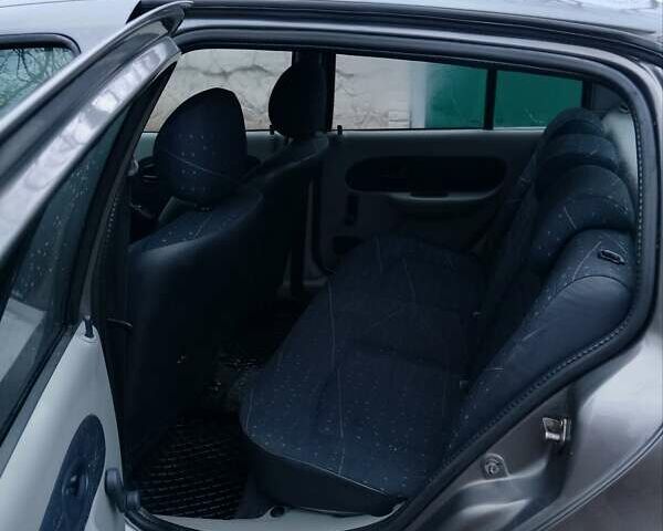 Серый Рено Симбол, объемом двигателя 1.39 л и пробегом 280 тыс. км за 2300 $, фото 5 на Automoto.ua