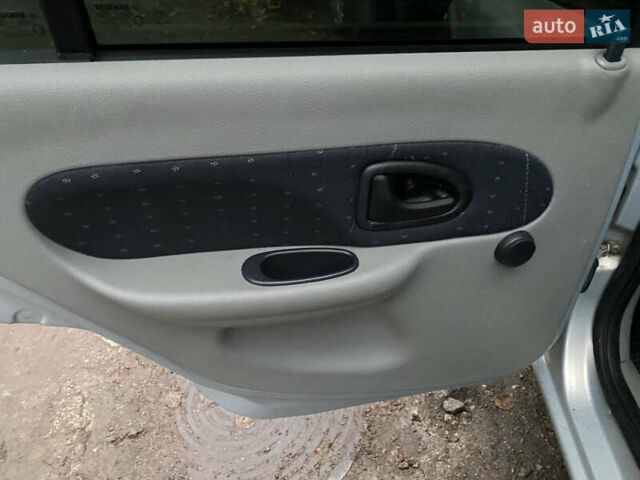 Серый Рено Симбол, объемом двигателя 1.39 л и пробегом 150 тыс. км за 3000 $, фото 19 на Automoto.ua