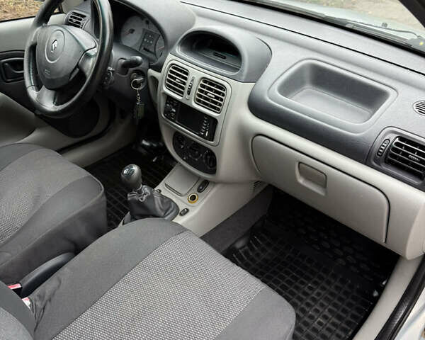 Рено Сімбол 2004 у Кременчуге на Automoto.ua Сірий Рено Сімбол, об'ємом двигуна 1.4 л та пробігом 190 тис. км за 2750 $, фото 29 на Automoto.ua