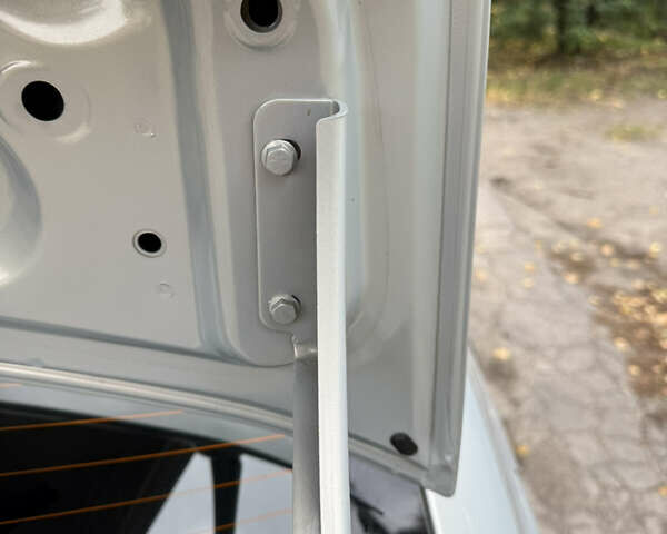 Рено Сімбол 2004 у Кременчуге на Automoto.ua Сірий Рено Сімбол, об'ємом двигуна 1.4 л та пробігом 190 тис. км за 2750 $, фото 24 на Automoto.ua