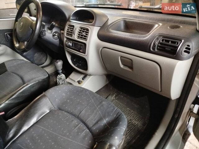 Серый Рено Симбол, объемом двигателя 1.39 л и пробегом 256 тыс. км за 2550 $, фото 11 на Automoto.ua