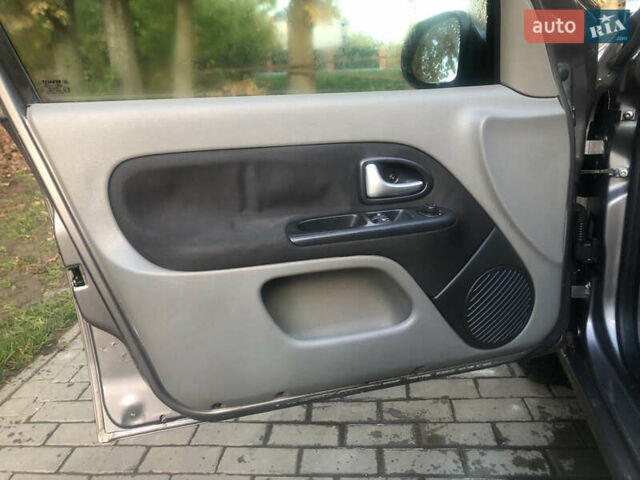 Серый Рено Симбол, объемом двигателя 1.4 л и пробегом 140 тыс. км за 6000 $, фото 29 на Automoto.ua