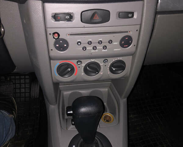 Серый Рено Симбол, объемом двигателя 1.4 л и пробегом 140 тыс. км за 6000 $, фото 8 на Automoto.ua