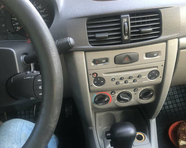 Серый Рено Симбол, объемом двигателя 1.4 л и пробегом 140 тыс. км за 6000 $, фото 28 на Automoto.ua