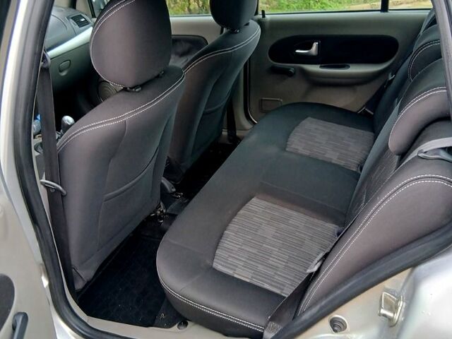 Серый Рено Симбол, объемом двигателя 1.4 л и пробегом 57 тыс. км за 4200 $, фото 9 на Automoto.ua