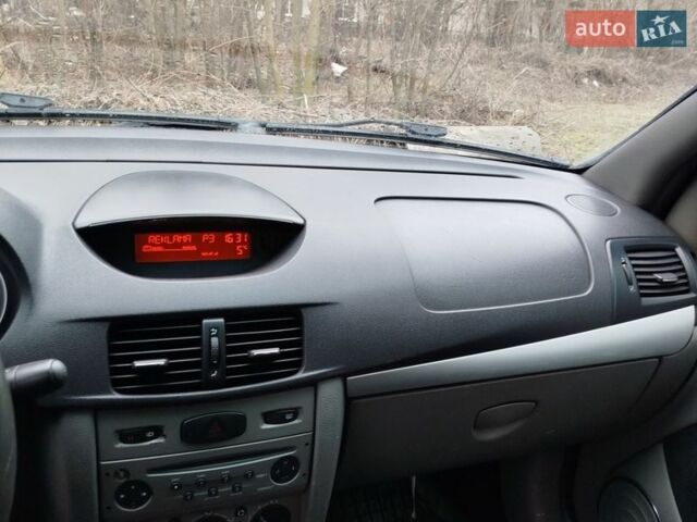 Серый Рено Симбол, объемом двигателя 1.39 л и пробегом 210 тыс. км за 5000 $, фото 2 на Automoto.ua